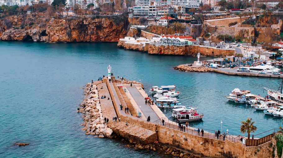 Из аэропорта Анталии на курорты побережья