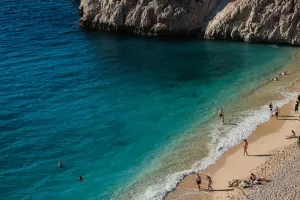 Куда поехать на море в августе: самая тёплая вода сезона