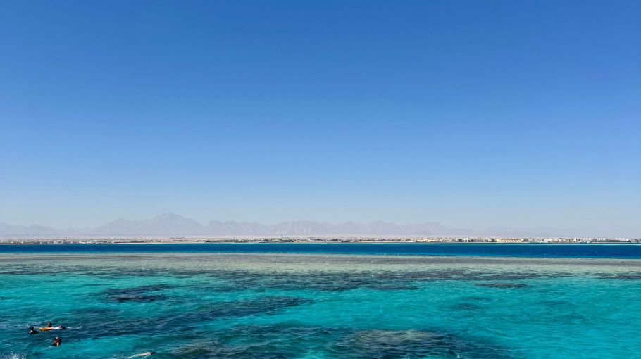 Куда поехать на море в феврале: тёплые направления зимой