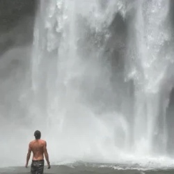 День 2. Бассейн 50м + водопад в джунглях.