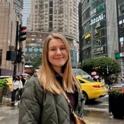 День 2. Вращающийся театр, небоскребы и метро в жилом доме