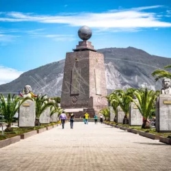 День 2. Quito City Tour & Middle of the World