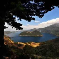 День 7. Lake Cuicocha Hike and the Equatorial Experience a