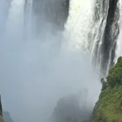 День 5. На краю бездны: водопад Виктория и купель Дьявола