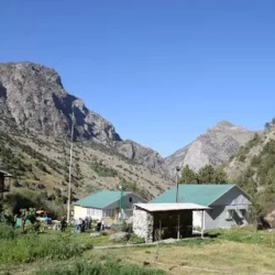 День 1. Переезд в альплагерь Артуч (2200 м).