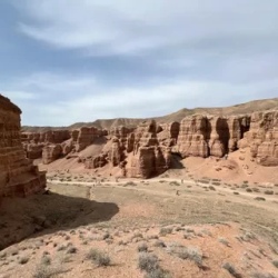 День 2. Кольсай, Каинды, Чарынский каньон, Долина замков