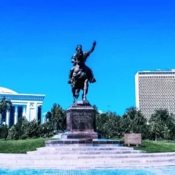 День 2. Ташкент - Самарканд (330 км, 5 часов)