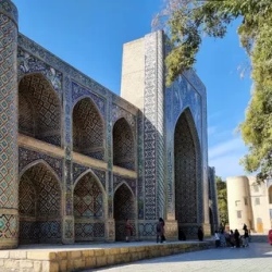 День 3. Переезд в Бухару через пустыню Кызылкум 8 ч.