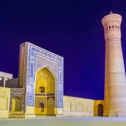 День 4. Переезд в Бухару (4,5 часов). Экскурсия по Бухаре.