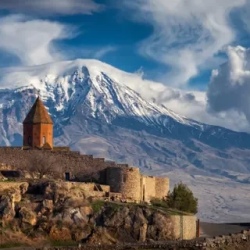 День 2. Арарат, древние скалы и армянское вино