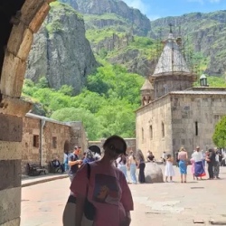 День 2. СИМФОНИЯ КАМНЕЙ, ГАРНИ, ГЕГАРД, АРКА ЧАРЕНЦА