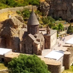 День 2. Гарни, Гегард, скалы Симфония камней