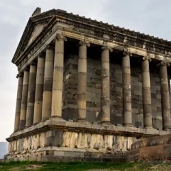 День 2. Гарни, Гегард, скалы Симфония камней