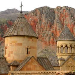 День 3. Хор Вирап, Нораванк, винодельня Арени, Горис