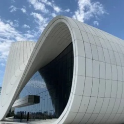 День 2. Наскальные рисунки и сердце Баку