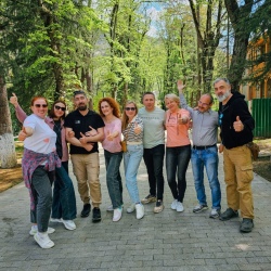 День 5. Стеклянный мост, альпийские луга и пещеры Вардзии!