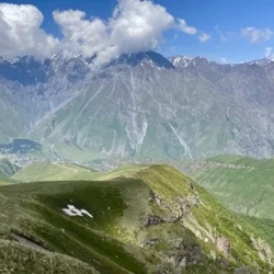 День 1. Сбор группы и трансфер в Степанцминду