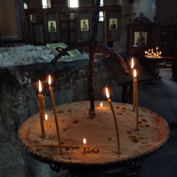 День 2. Пещеры, крепости, озера.