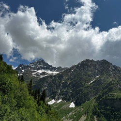 День 4. Горные качели, быт сванов, реликвии и ледник