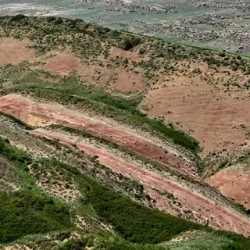 День 3. Радужные горы пустыни и оазис Алазанской долины