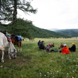 День 4. экскурсия в долину курганов к наскальным рисункам