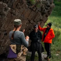 День 4. экскурсия в долину курганов к наскальным рисункам