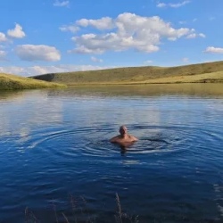 День 2. Живописные ущелья и маленькое море