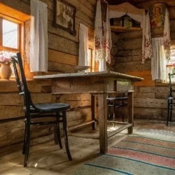 День 1. Экскурсия в музей Тальцы и в поселок Листвянка