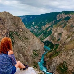 День 1. Бархан Сарыкум — Пещеры Нохъо — Сулакский каньон