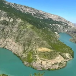 День 1. Пустыня, прогулка на катере, Сулакский каньон