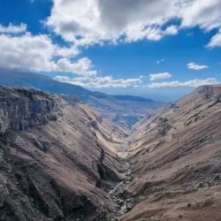 День 3. Мощный водопад Тобот и живописное плато Матлас