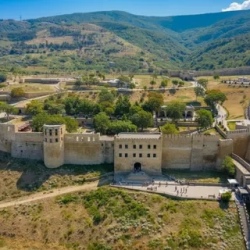 День 2. Дербент: крепость, старый город и чуду