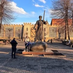 День 1. Встреча, Аланский вечер