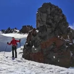 День 3. Подъём по тропе среди скал пика Ожд
