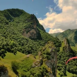 День 1. Парапланы. Гора Зинке. Город Мёртвых.