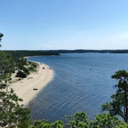 День 1. Таинственный остров, лабиринт и водопады