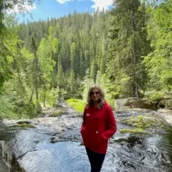 День 1. Водопады, месторождение граната, закат над Ладогой