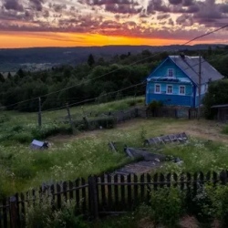 День 1. Деревня Средняя. Заселяемся в русскую избу на горе
