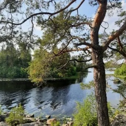 День 1. Самый высокий водопад, скалы, тропы и Ладога