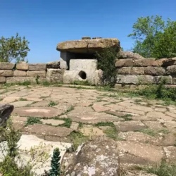 День 2. Скала Парус, дольмены, водопады!