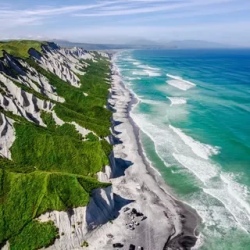 День 5. Черные и Белые скалы, бухта Парусная и водопад