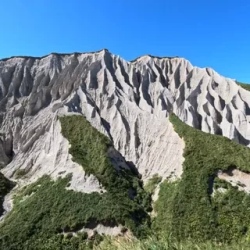 День 3. Черные Пляжи, Белые Скалы и Целебные Воды