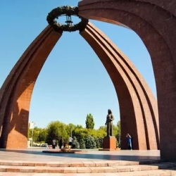 День 1. Прибытие и знакомство с Бишкеком.