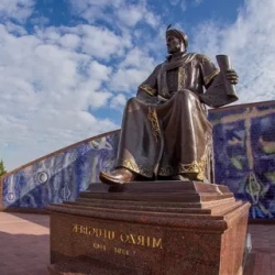 День 13. Переезд в Хиву 8 ч. Прогулка по Ичан-Кале (18 в.).
