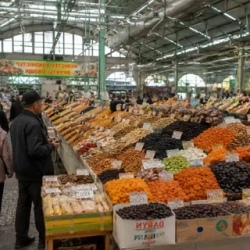 День 2. Алматы — город, базар и горные панорамы