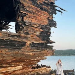 День 3. Морская прогулка: нерпы, гроты и маяк Гамова
