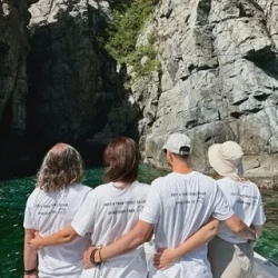 День 5. Полуостров с воды: морские котики, гроты и маяк