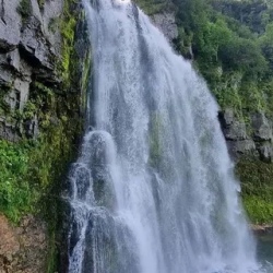День 4. Лавовые пещеры вулкана Горелый + водопад Снежный