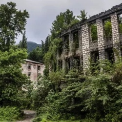 День 2. Города призраки, Горячие источники