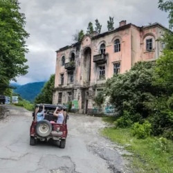День 2. Города призраки, Горячие источники